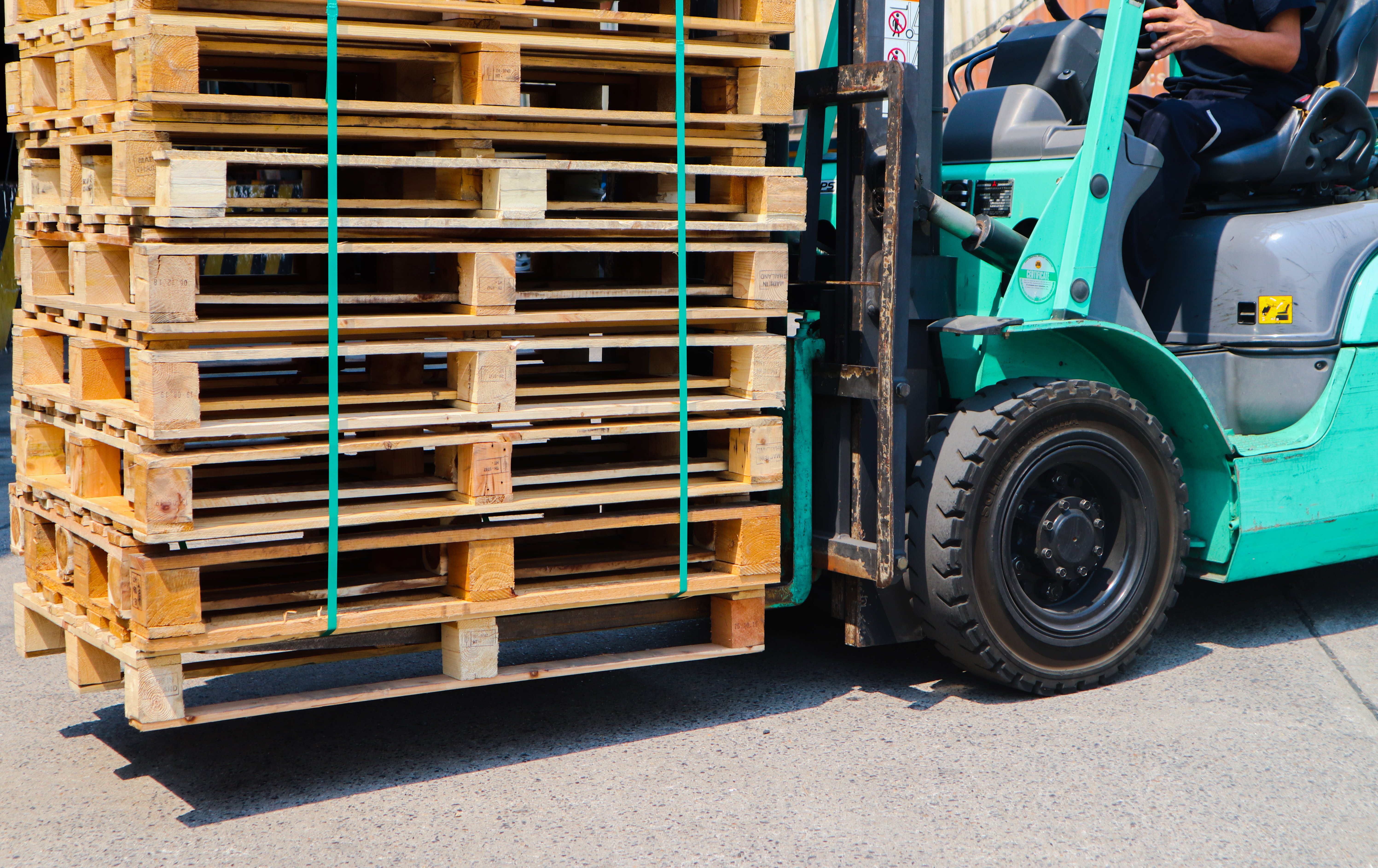 forklift and pallets